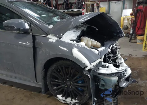 2016 Ford Focus Rs из США, поврежденный, VIN WF0DP3TH1G4115741